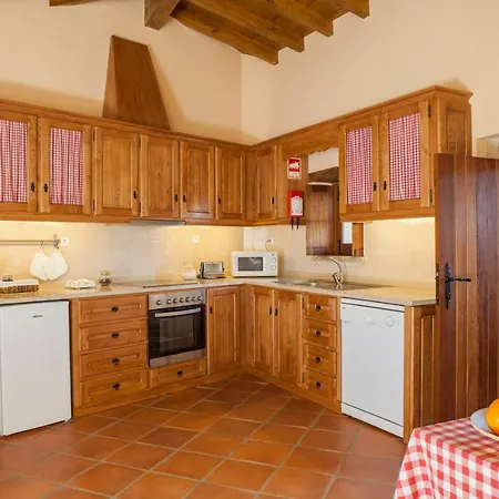 Casa de Férias Casal Frias *